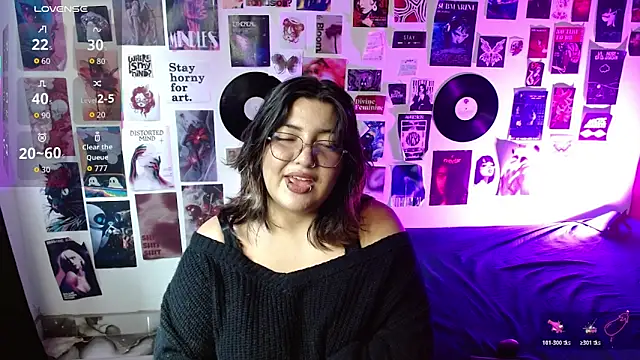 Snapshot of Roxy_f_w chatting on April 2026 04:34:01 PM Roxy f w online show from April 2026 04:34:01 PM