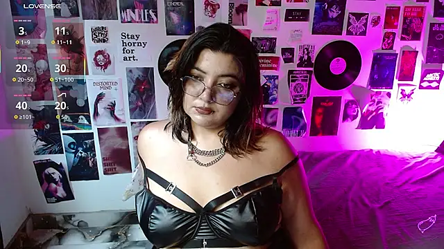 Snapshot of Roxy_f_w chatting on April 2026 06:24:02 PM Roxy f w online show from April 2026 06:24:02 PM