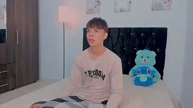 Zacktorres  online show from October 2025 07:47:02 PM