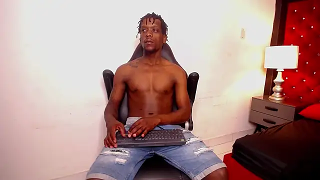 SkylerBigxxx online show from November 2025 03:39:02 AM