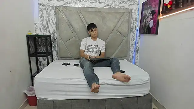 Logan Jhonson online show from October 2025 02:19:02 AM