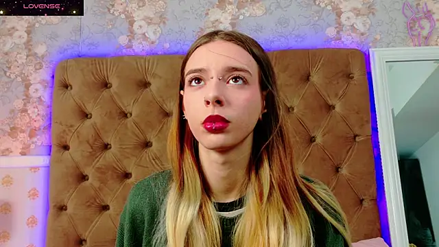 CoraVex online show from November 2025 05:07:01 AM