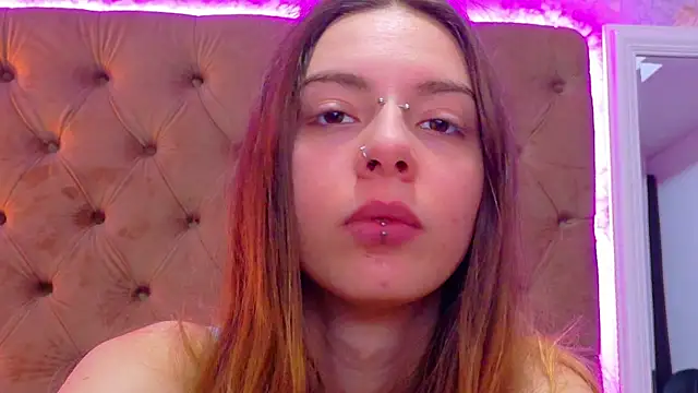 CoraVex online show from April 2026 04:04:01 AM