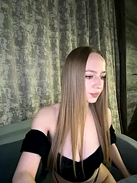 Snapshot of MissOyee chatting on November 2025 07:25:01 PM MissOyee online show from November 2025 07:25:01 PM