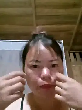 emly-xinh18 online show from October 2025 12:14:02 PM