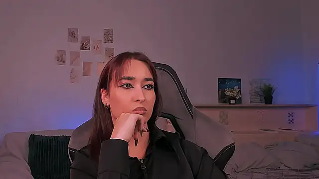 yourfitoviolett online show from October 2025 08:18:01 PM