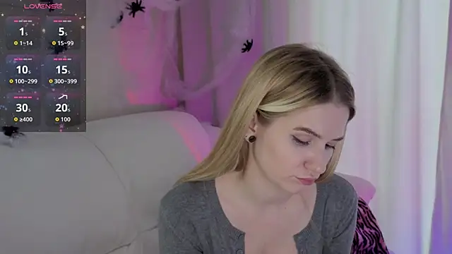 Ange Lus online show from October 2025 11:11:01 AM