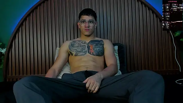 Snapshot of JeergMuscle chatting on October 2025 03:58:02 AM JeergMuscle online show from October 2025 03:58:02 AM