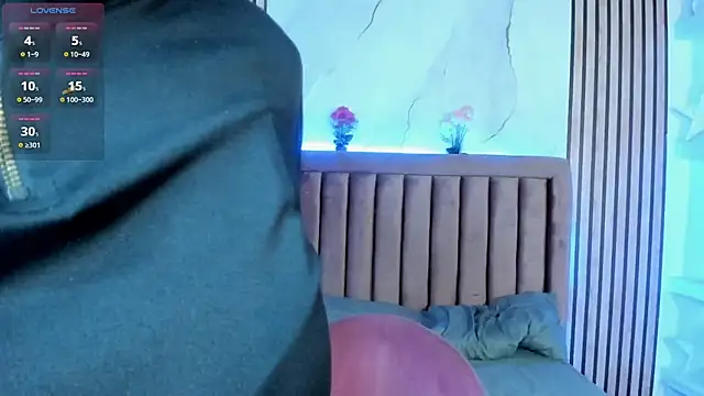 LunaWiill  online show from October 2025 07:47:01 PM