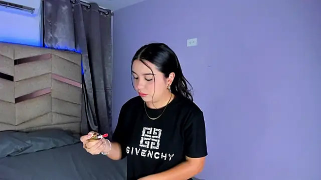 LunaWiill  online show from December 2025 12:21:02 PM