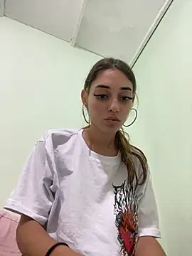 loirinhaaa online show from November 2025 06:34:02 PM