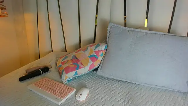 mia vy online show from January 2026 03:12:02 AM