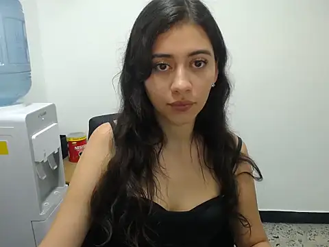 Snapshot of Alice-08 chatting on May 2026 09:33:02 PM Alice-08 online show from May 2026 09:33:02 PM