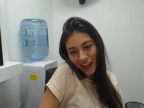 Snapshot of Alice-08 chatting on May 2026 08:25:01 PM Alice-08 online show from May 2026 08:25:01 PM