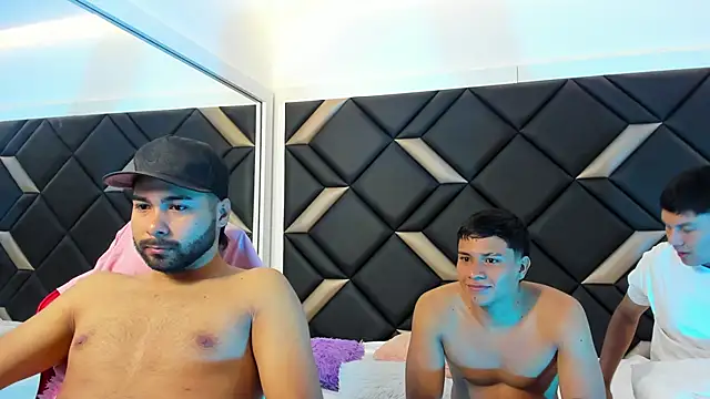 Hot Threesomee online show from November 2025 01:10:01 PM