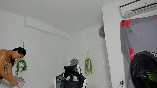 Dakota x18 online show from November 2025 08:29:01 PM