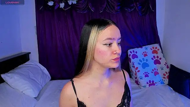 Snapshot of Shairaclark_ chatting on May 2026 02:53:02 AM Shairaclark online show from May 2026 02:53:02 AM