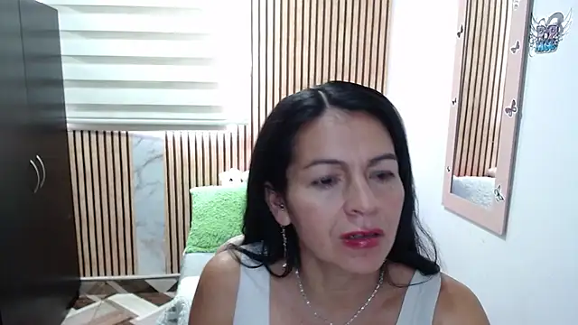 Snapshot of camilavargas_ chatting on April 2026 03:17:01 PM camilavargas online show from April 2026 03:17:01 PM