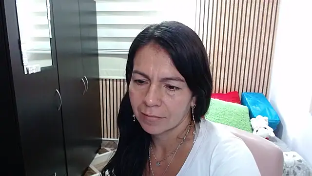 Snapshot of camilavargas_ chatting on May 2026 05:10:01 PM camilavargas online show from May 2026 05:10:01 PM
