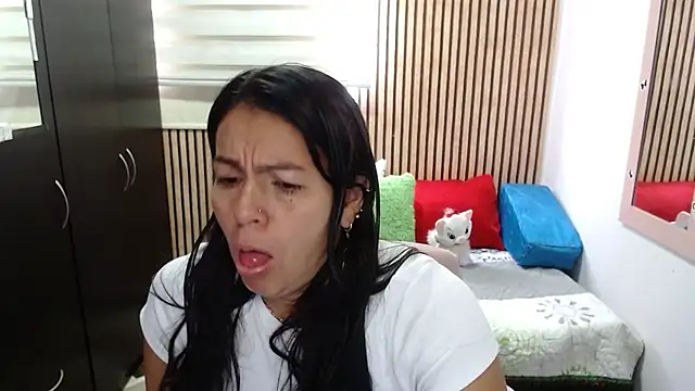 Snapshot of camilavargas_ chatting on May 2026 03:30:01 PM camilavargas online show from May 2026 03:30:01 PM