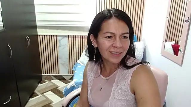 Snapshot of camilavargas_ chatting on June 2026 09:49:01 PM camilavargas online show from June 2026 09:49:01 PM