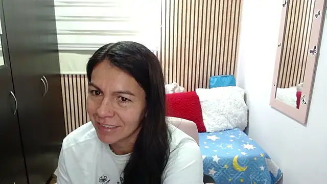 Snapshot of camilavargas_ chatting on June 2026 07:03:02 PM camilavargas online show from June 2026 07:03:02 PM