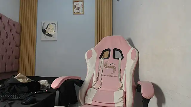 Naomis 35 online show from November 2025 07:38:01 PM