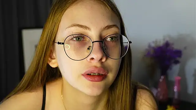 Snapshot of blissence chatting on November 2025 03:01:02 PM blissence online show from November 2025 03:01:02 PM