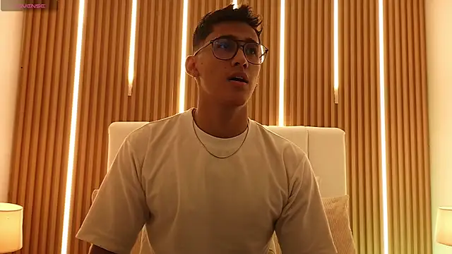 SalvadorFit online show from April 2026 08:25:02 PM