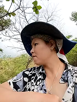 callistra online show from April 2026 02:42:01 AM