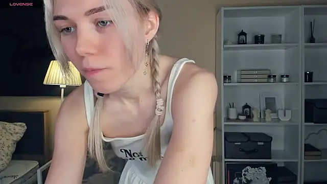 DianeHonnette online show from December 2025 07:11:01 PM