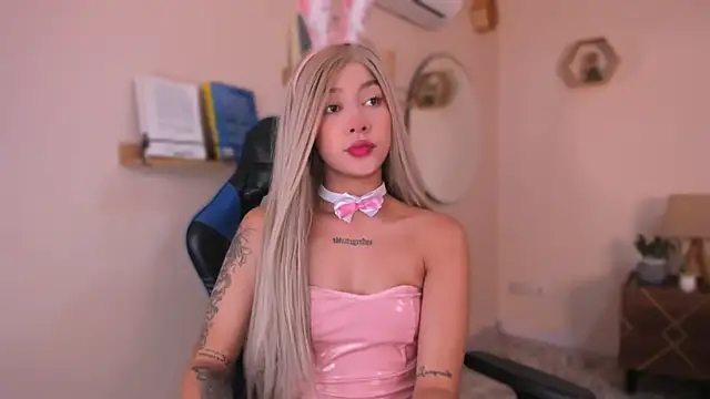 Snapshot of SofiaClarkson chatting on October 2025 12:28:02 PM SofiaClarkson online show from October 2025 12:28:02 PM