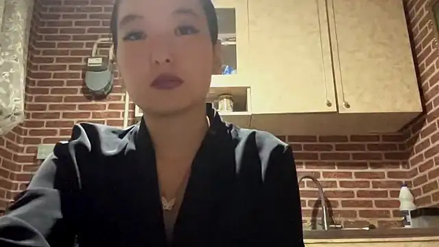 Snapshot of EmmaLeexth chatting on September 2025 02:18:02 PM EmmaLeexth online show from September 2025 02:18:02 PM