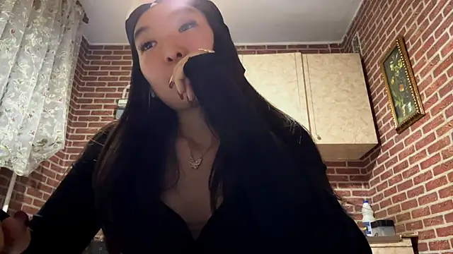 Snapshot of EmmaLeexth chatting on September 2025 01:59:02 PM EmmaLeexth online show from September 2025 01:59:02 PM