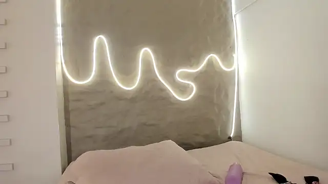 Naomy gyal online show from November 2025 07:13:02 PM