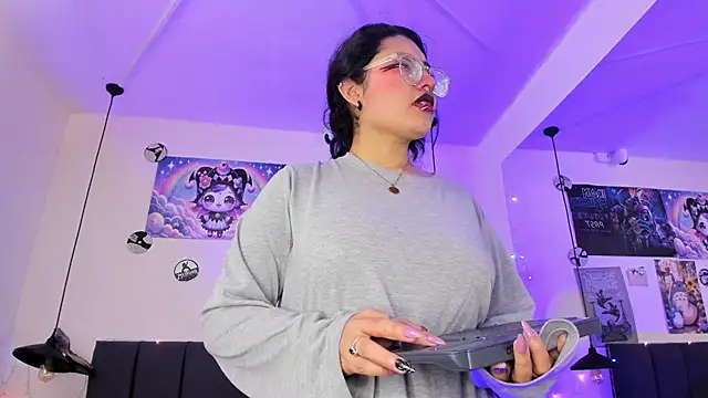 SabrinaV  online show from May 2026 11:28:01 AM