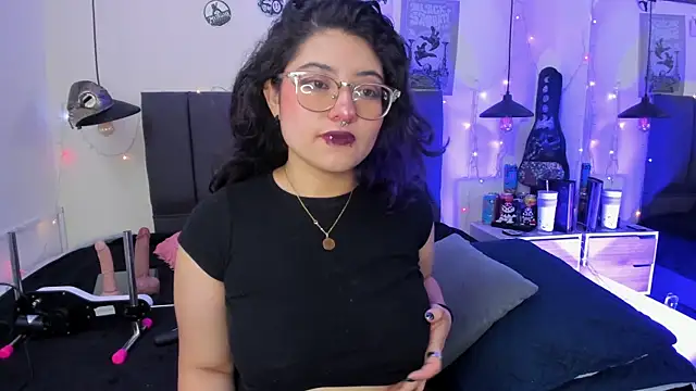 Snapshot of SabrinaV_ chatting on June 2026 11:22:02 AM SabrinaV online show from June 2026 11:22:02 AM
