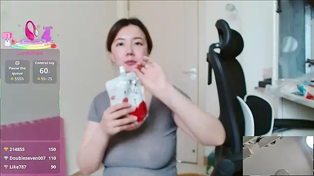 Snapshot of sallycui chatting on June 2026 01:09:01 AM sallycui online show from June 2026 01:09:01 AM