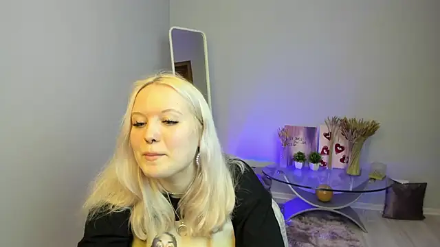 Snapshot of RoseThomas_ chatting on September 2025 02:32:01 PM RoseThomas online show from September 2025 02:32:01 PM