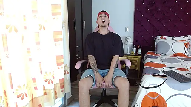 BooyHott  online show from October 2025 07:32:01 PM