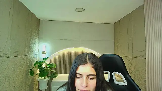 dany r  online show from November 2025 12:37:01 PM