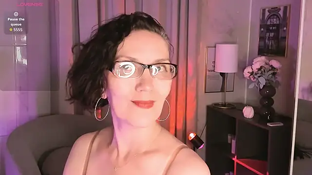 Snapshot of Irene_Marlow chatting on June 2026 01:44:01 PM Irene Marlow online show from June 2026 01:44:01 PM