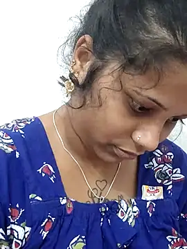 sweetqueen143 online show from February 2026 06:09:02 AM