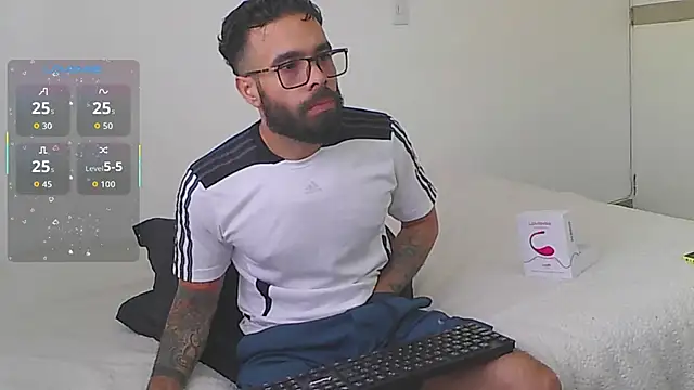 htrebor87 online show from October 2025 06:49:01 PM