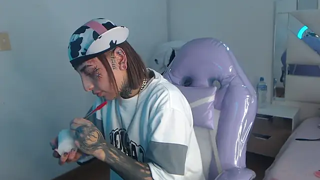 Gyal 8  online show from November 2025 03:29:01 AM