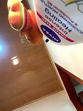 Aphrill online show from December 2025 08:14:01 PM