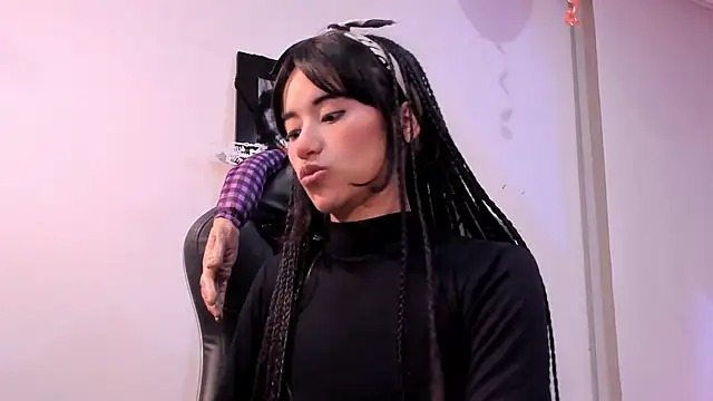 Rouse Monroe online show from October 2025 03:40:01 AM