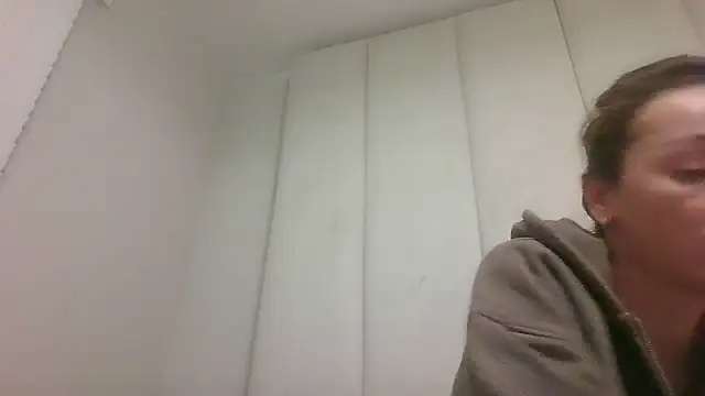 Scotishminx25 online show from September 2025 11:52:01 PM