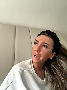 Scotishminx25 online show from October 2025 11:18:02 AM