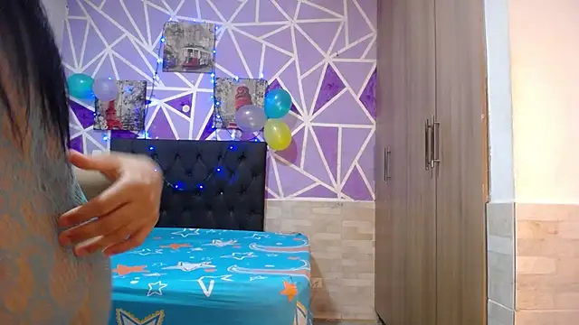 Brittany and wizkhal online show from October 2025 05:28:02 AM